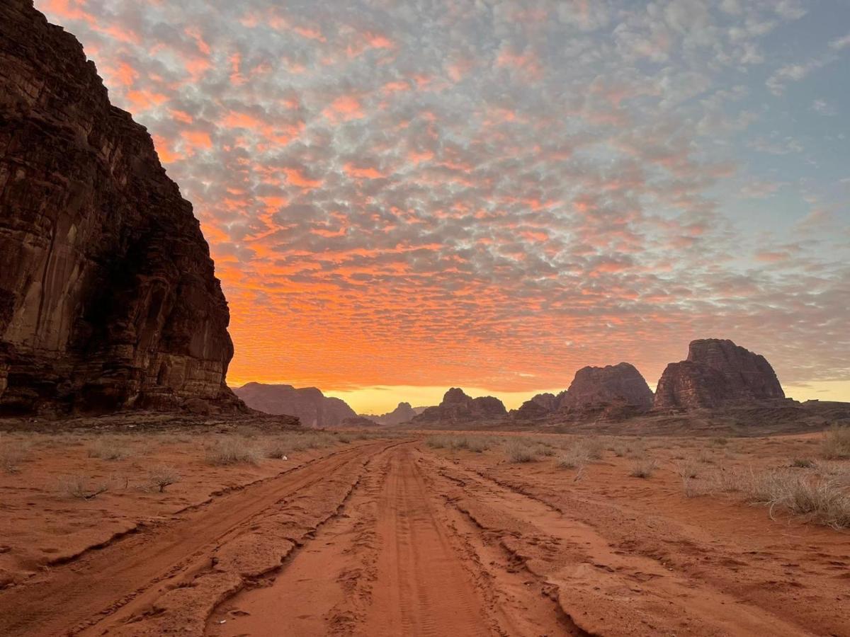 Golden Day Hotel Wadi Rum Exterior photo
