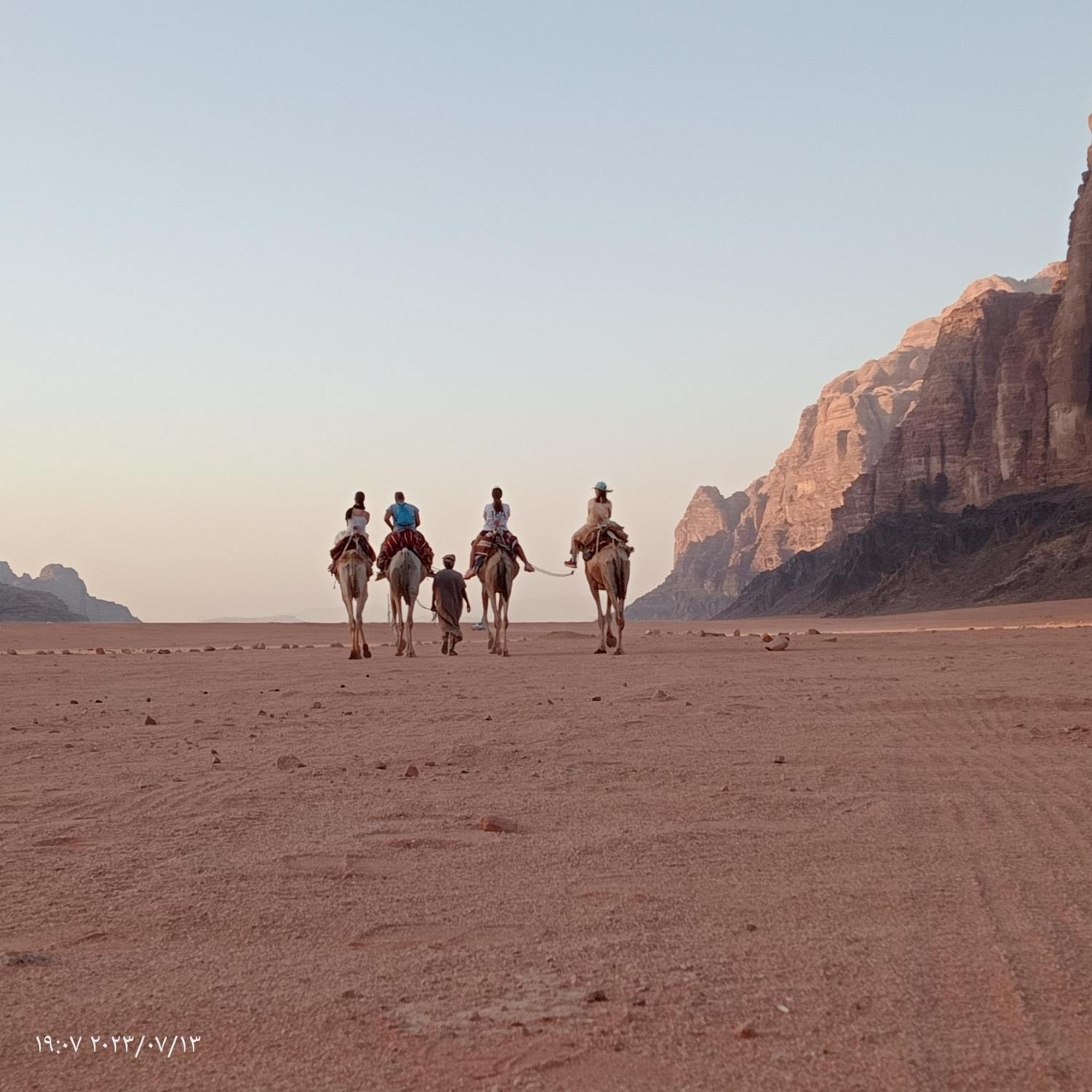 Golden Day Hotel Wadi Rum Exterior photo